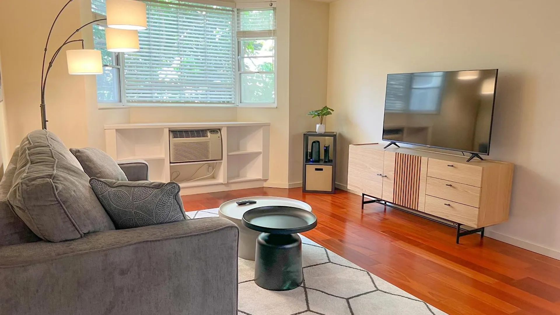 Tranquil Getaway At Waikiki Cove Condo Honolulu USA