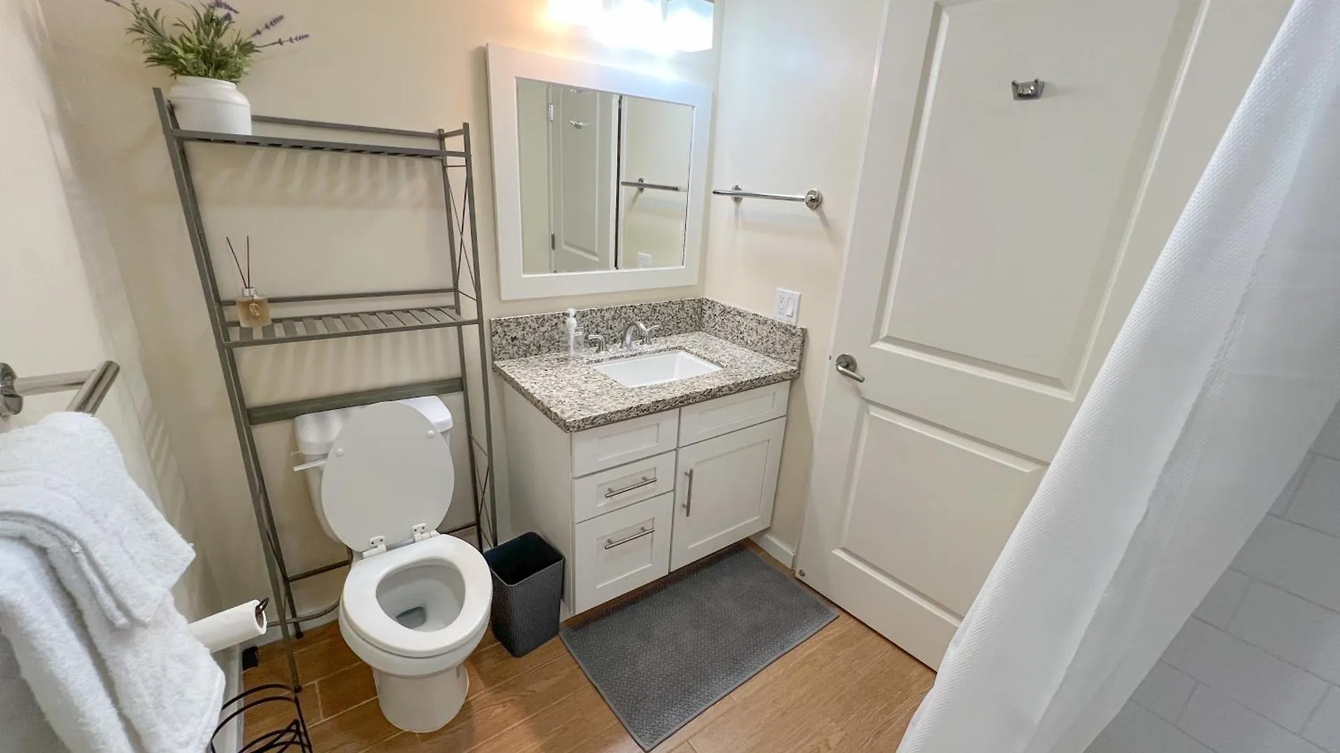 Tranquil Getaway At Waikiki Cove Condo Honolulu