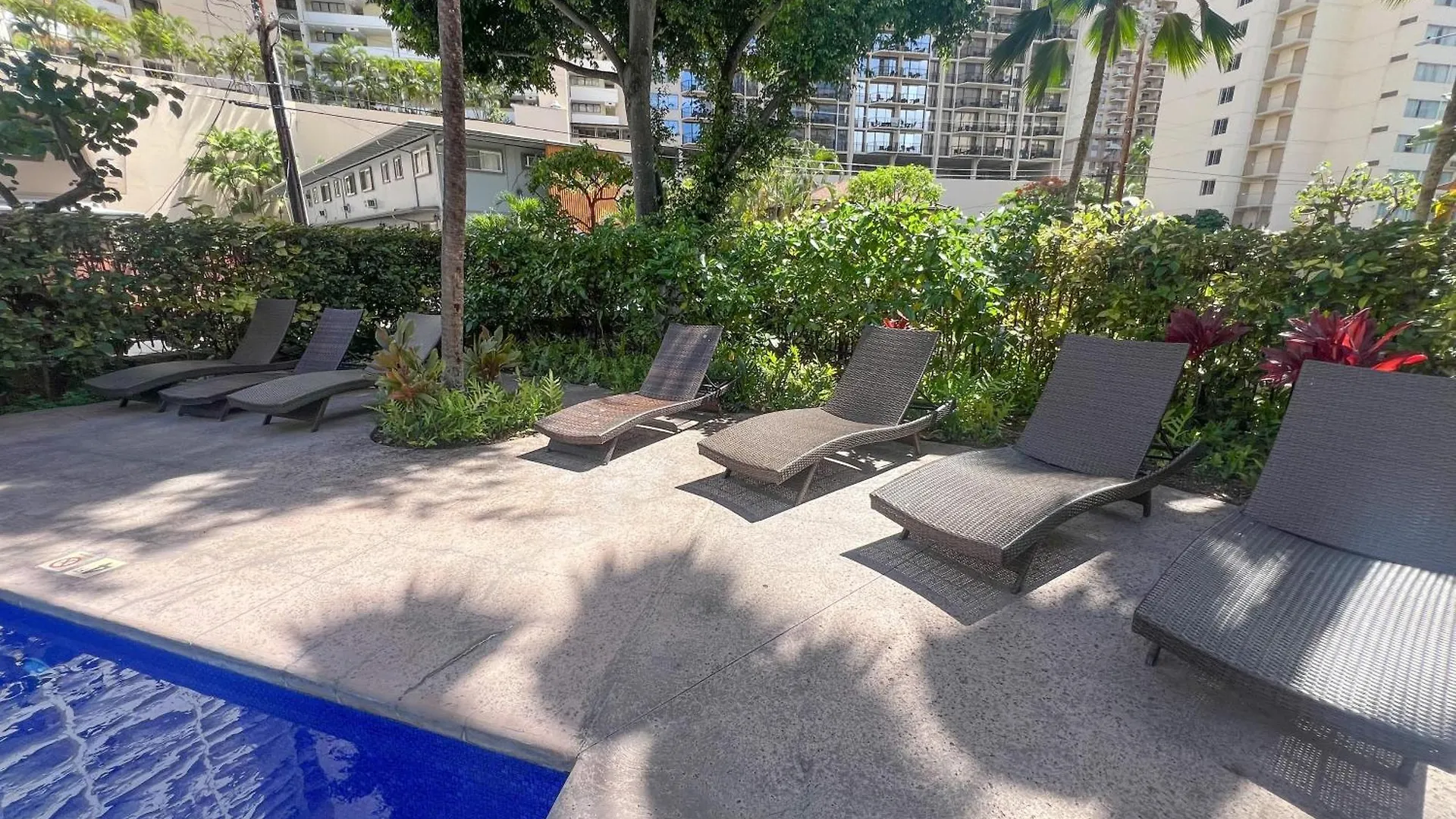 Tranquil Getaway At Waikiki Cove Condo Honolulu USA