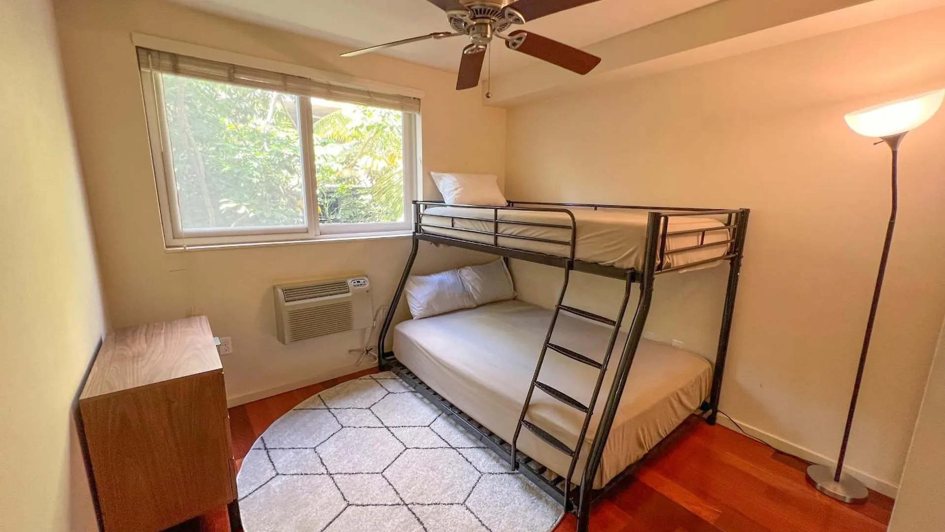 Tranquil Getaway At Waikiki Cove Condo Honolulu