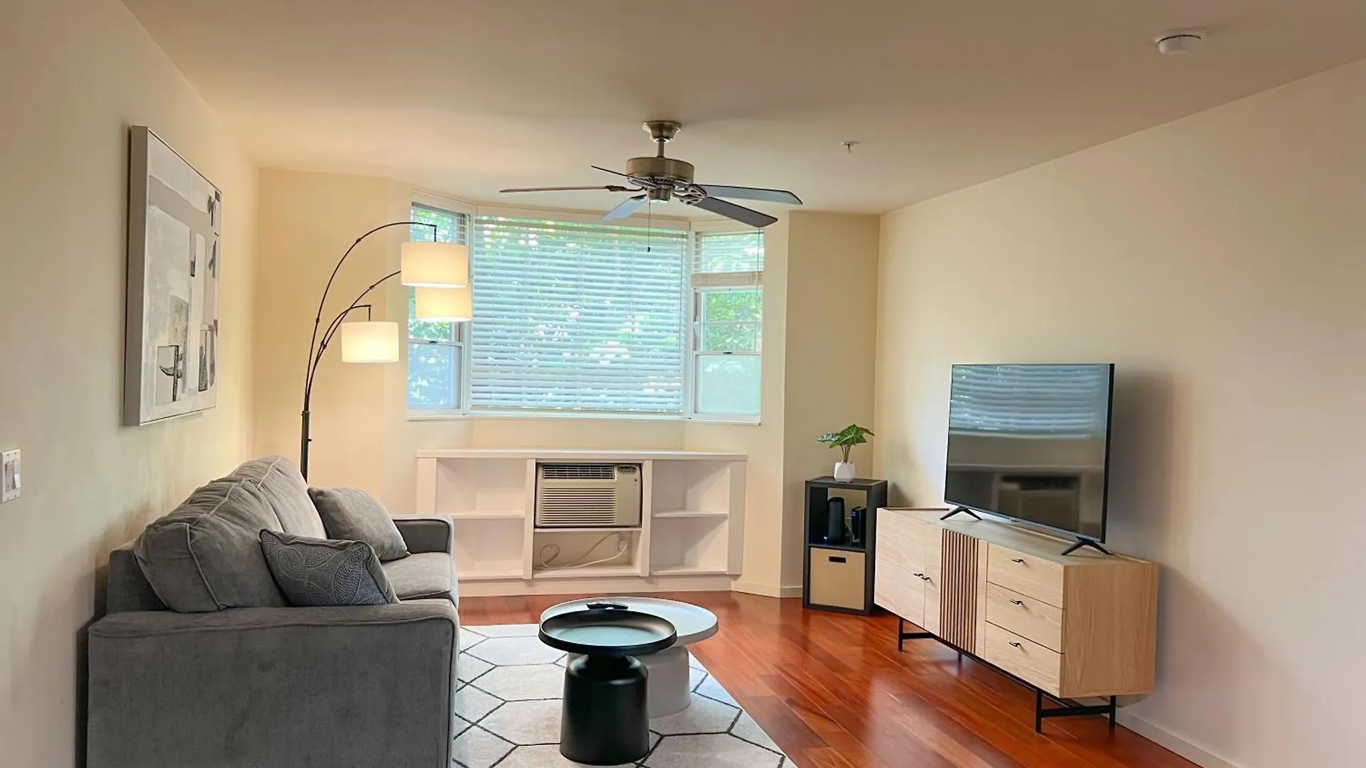 Tranquil Getaway At Waikiki Cove Condo Honolulu